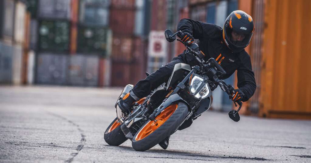 KTM 390 Duke vs Aprilia Tuono 457: Which bike is best?