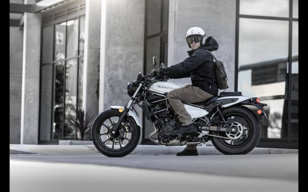 Kawasaki Eliminator Crusier Bike