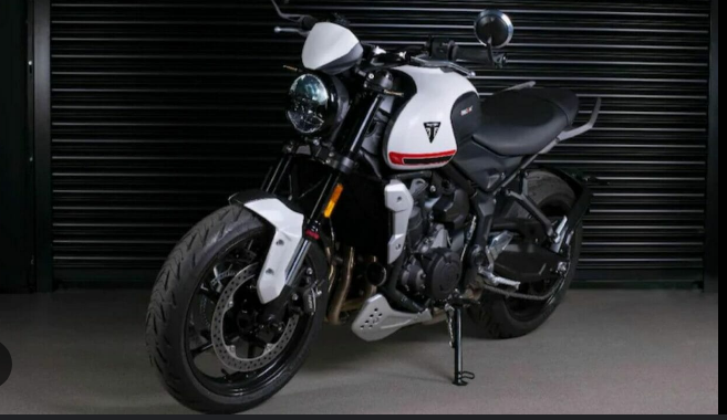 Triumph Trident 660 Vs Kawaskai Ninja 650