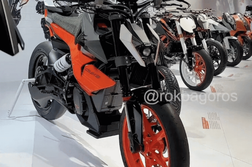 KTM E-Duke Spotted for the First Time