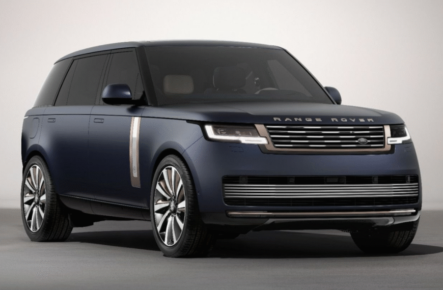 Masara Edition pampers occupants with dual-tone Liberty Blue and Perlino leather upholstery.