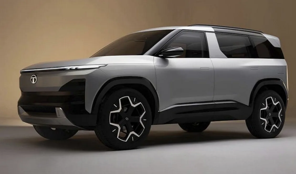 Tata Sierra retains the signature wide glasshouse and boxy silhouette of the original model