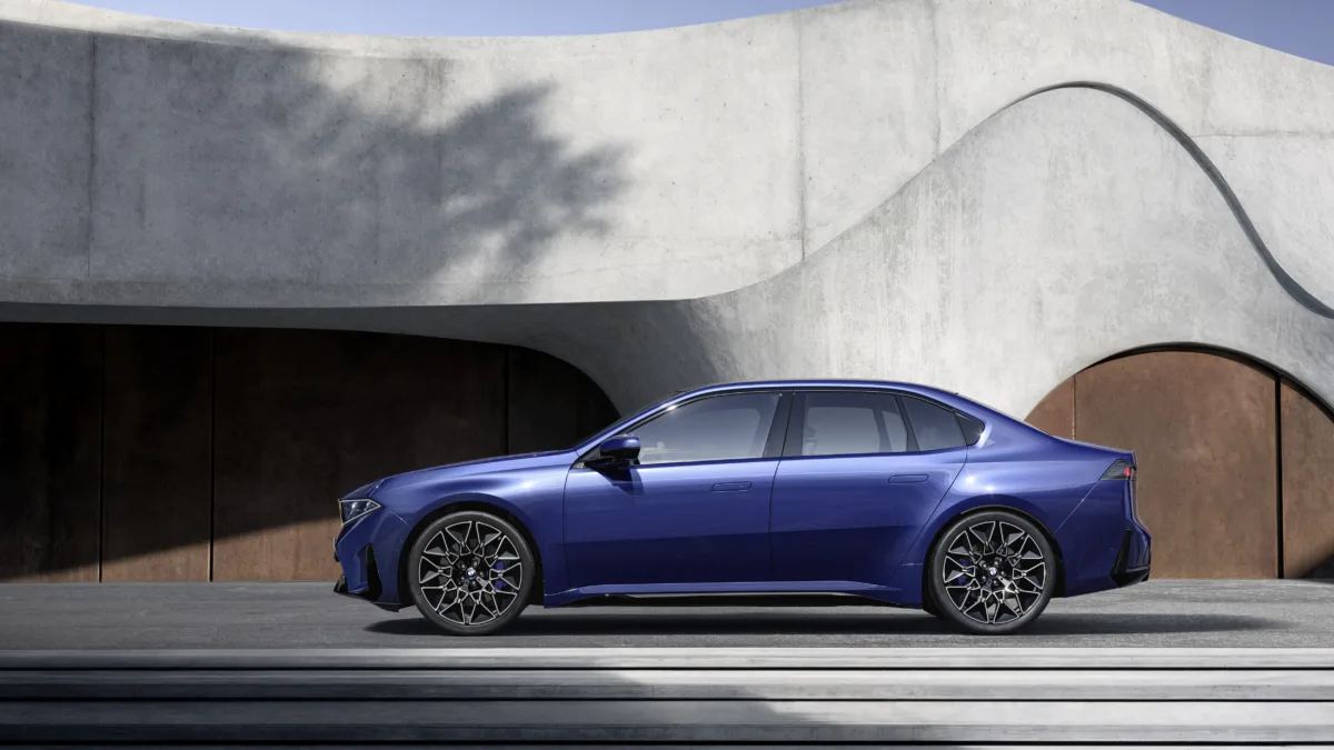 BMW i3 electric sedan is 4,760mm in length, 1,865mm in width, 1,480mm in height, and 2,897mm in wheelbase.