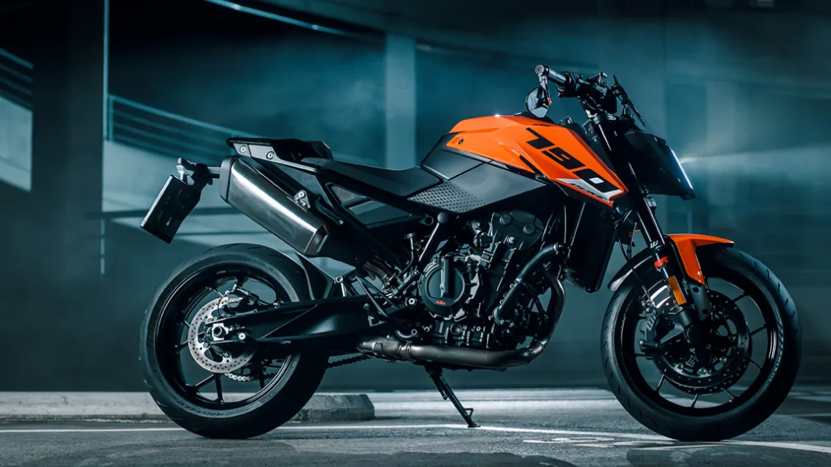 2027 KTM 790 retains its aggressive streetfighter stance but receives several cosmetic enhancements.