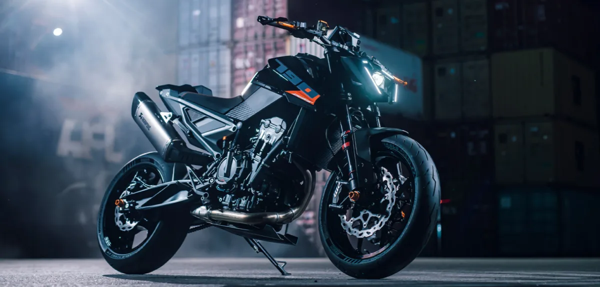 KTM has unveiled the updated 2027 KTM 790, bringing a host of upgrades aimed at improving performance, rider comfort, and technology.
