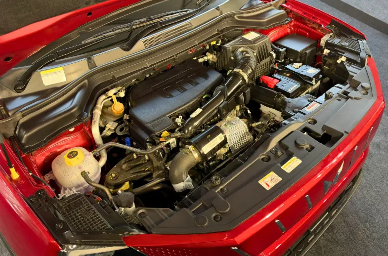 XUV 3XO CNG uses Mahindra's 1.2-litre MPFI turbo-petrol engine paired with the factory-fitted CNG system.